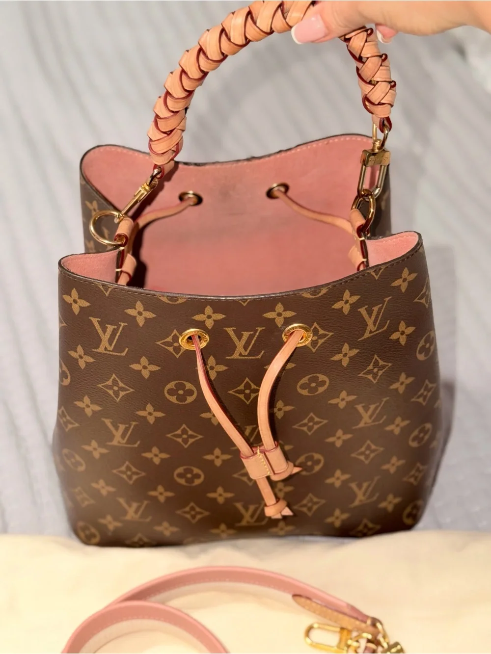 100% authentic Luis Vuitton Neo Neo Rose Poudre pink bucket bag